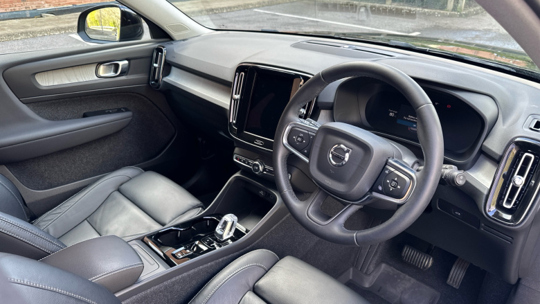 Volvo XC40 2.0 B3P Plus Dark 5dr Auto Petrol Estate